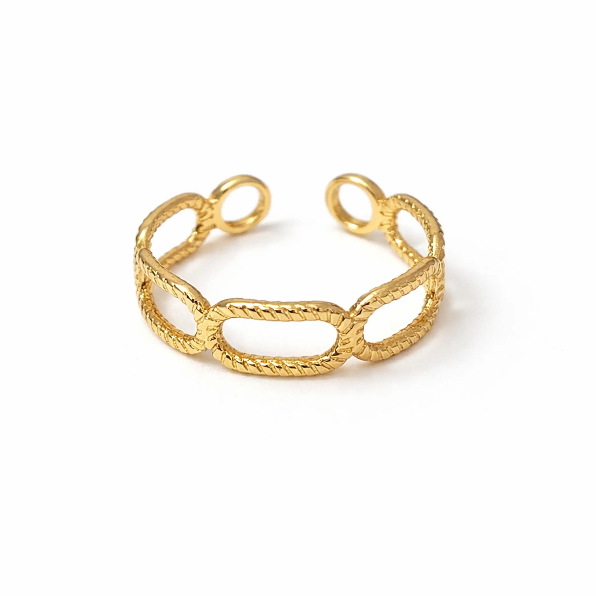 Close-up of YUBIRAA Eterna link ring highlighting textured oval links in 18k gold plated finish