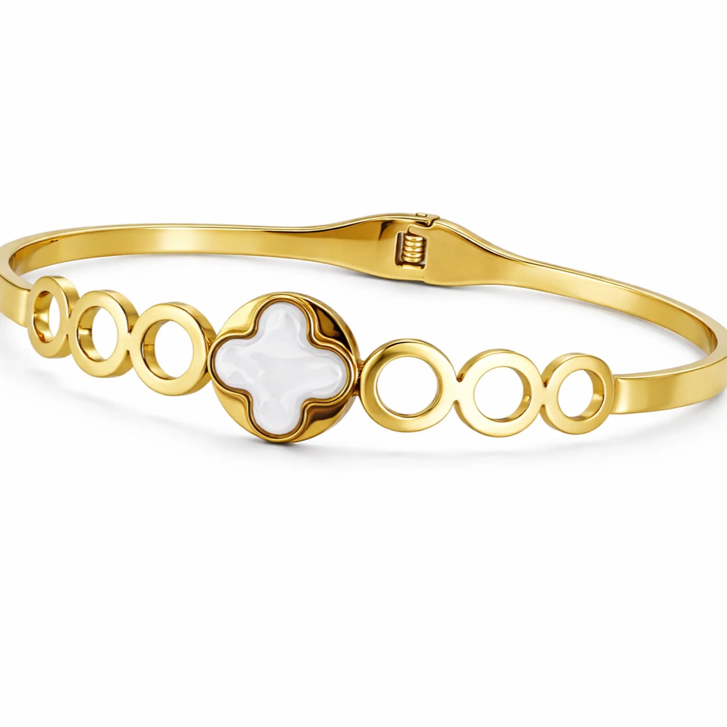 Side view of YUBIRAA Everyday Clover Gold Bracelet highlighting circular link detailing