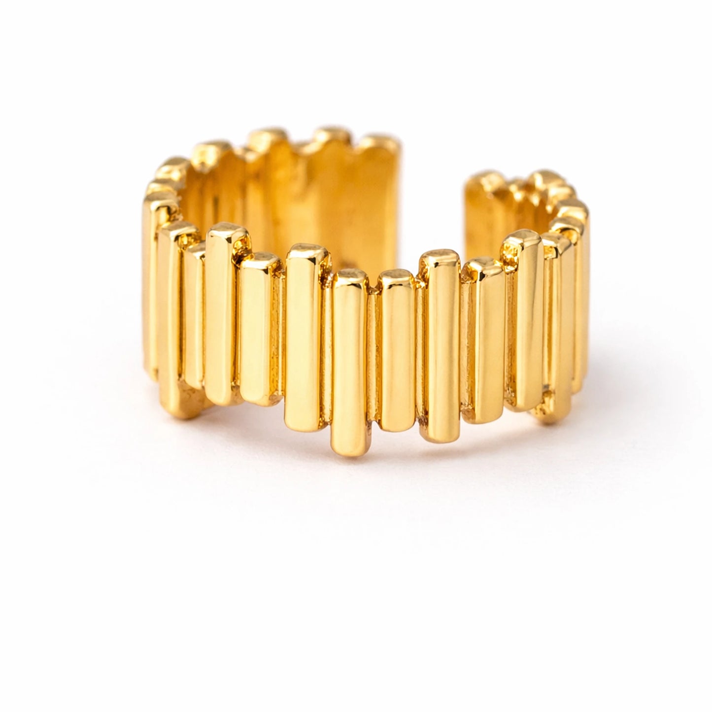 Adjustable gold band ring showing ribbed vertical design and polished gold tone – YUBIRAA