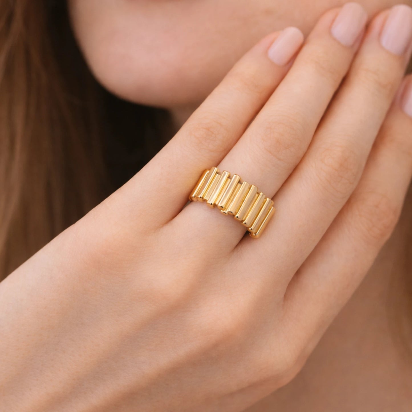 Model wearing adjustable gold band ring with vertical ribbed design and polished finish – YUBIRAA