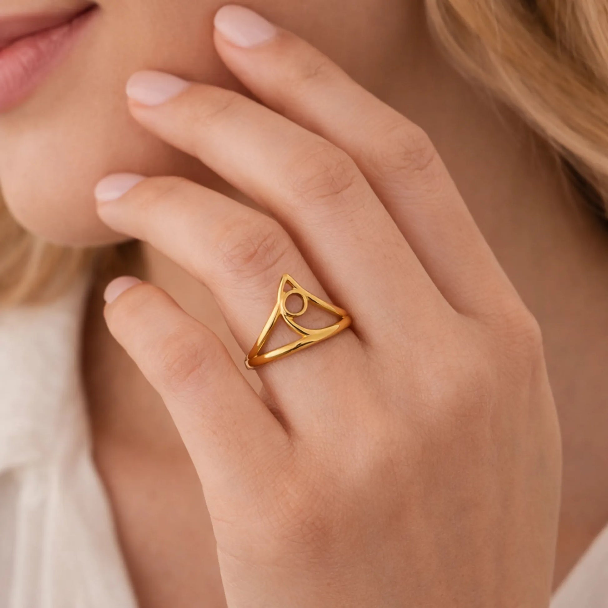 Model wearing YUBIRAA Inner Circle adjustable gold ring, showcasing modern sculptural design and elegant everyday styling